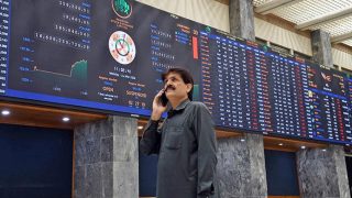 PSX Reverses Early Rally, Ends Lower as Oil Prices Jump