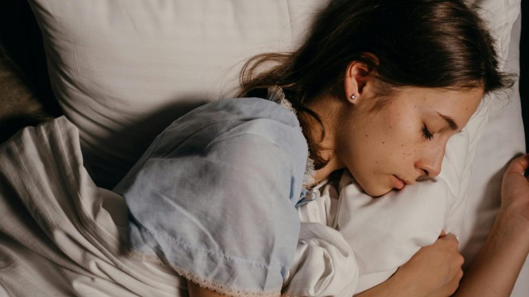 Dreams May Deepen Sleep, Study Finds