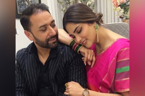 Fiza Ali Defends Viral On-Air Moment as “Spontaneous Gesture”