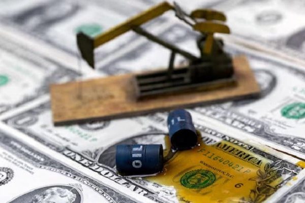 Oil Jumps 7%, Stocks Slide as Iran-US Tensions Flare