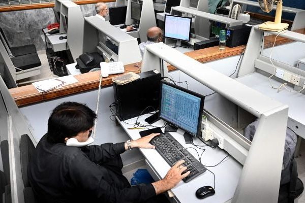 PSX Plunges as US-Iran Tensions, Oil Surge Rattle Markets