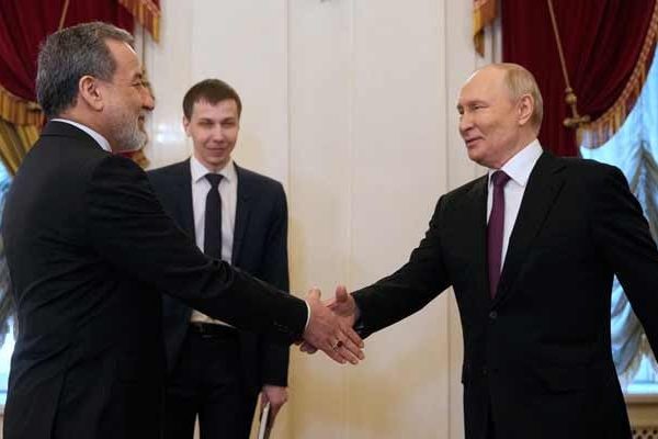 Putin Pledges Support for Iran in St. Petersburg Talks