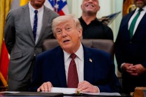 US Envoys Head to Islamabad for Iran Talks Amid Trump Threats