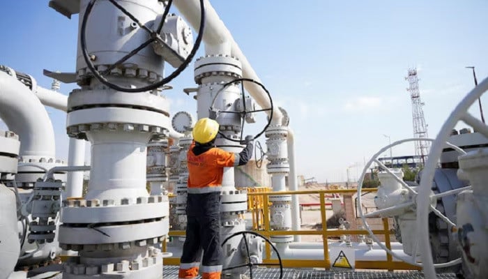 Oil Prices Plunge to Two-Week Low on US-Iran Peace Hopes