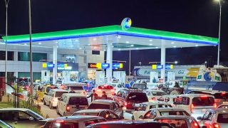 Pakistan Cuts Petrol and Diesel Prices by Rs5