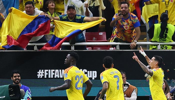 Munoz Strike Sends Colombia Into World Cup Knockouts