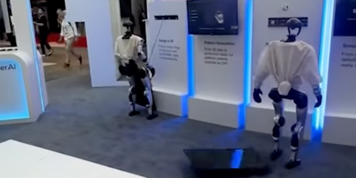 Robot Dance Fail at VivaTech Smashes Screens