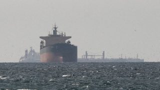 Oil Tumbles 4% as US-Iran Peace Deal Reopens Hormuz