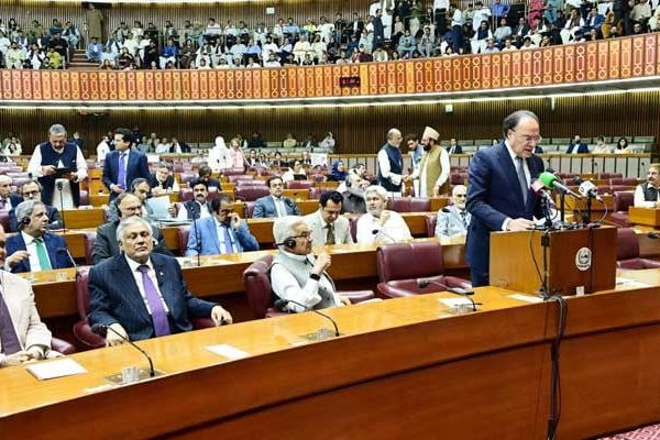 Pakistan Unveils Rs18.8tr Budget Targeting 4% Growth