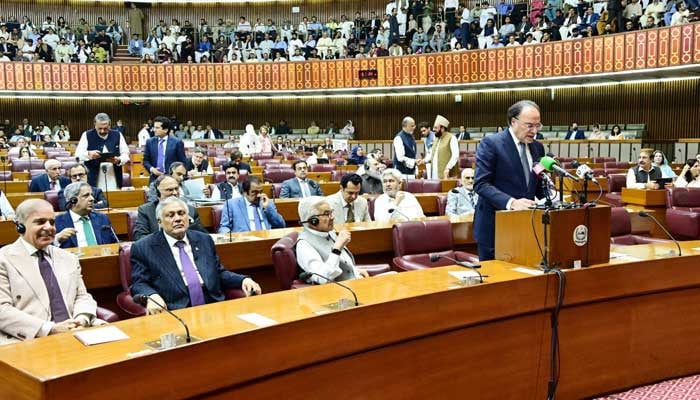 Pakistan Unveils Rs18.8tr Budget Targeting 4% Growth