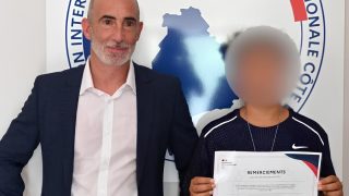 Boy, 11, Finds 800 Euros in Bush, Gets It Back a Year Later