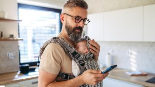 France's New Birth Leave: Payment Delays Spark Anger
