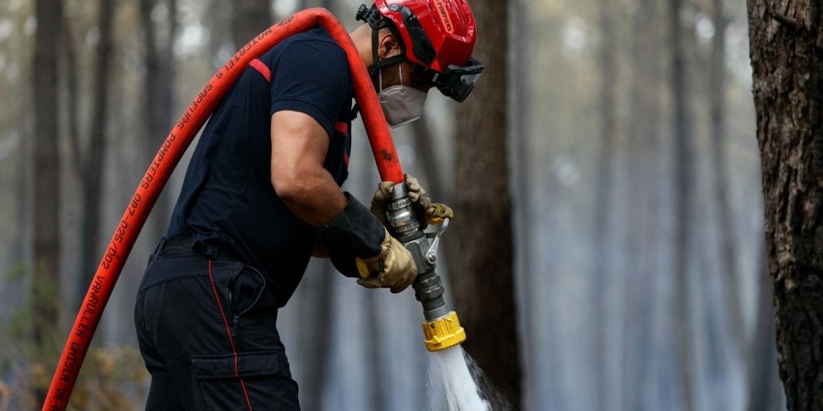 Gironde Wildfires Spark Surge in Volunteer Firefighter Applications
