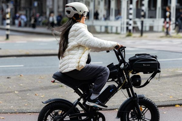 Fatbikes Gain Popularity in French Cities Amid Safety Concerns