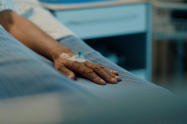 France’s Assisted Dying Law Stalls as Key Decrees Remain Unpublished