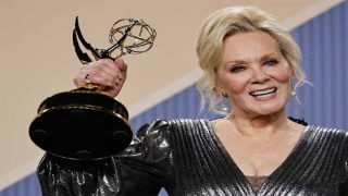 Jean Smart Wins Historic Fifth Emmy for 'Hacks'