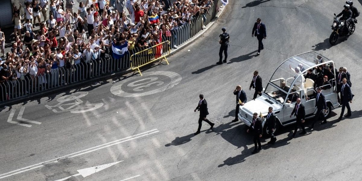 Paris Grinds to a Halt: Traffic, Parking, and Metro Closures for Pope Leo XIV's Historic Visit