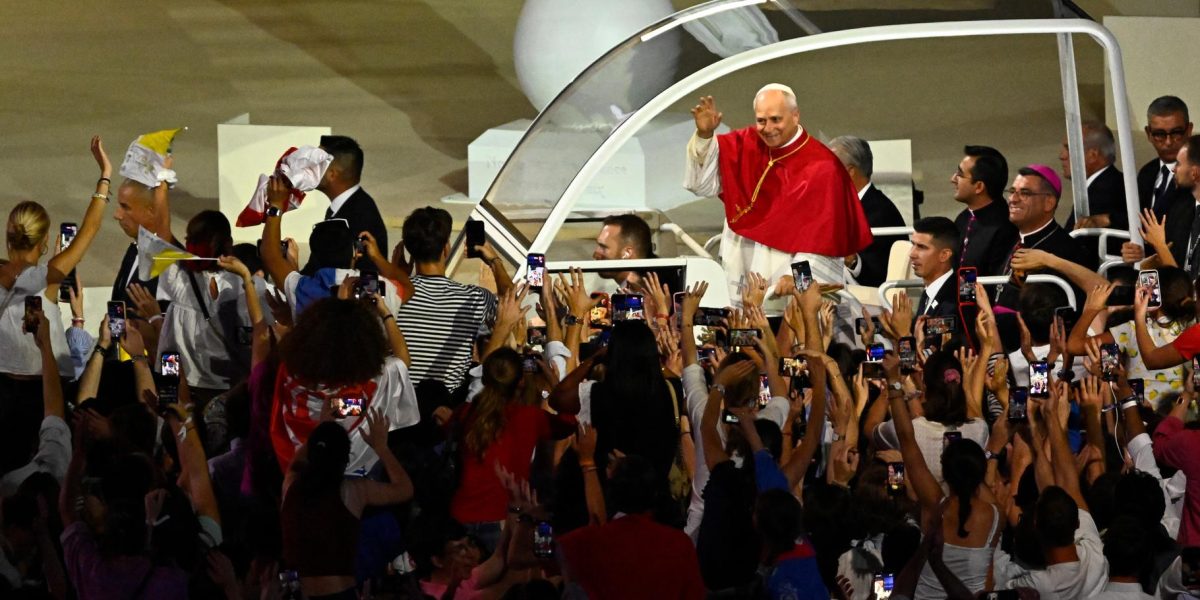 Pope Leo XIV Tells 80,000 Young People in Paris: 'You Are the Saints of France'