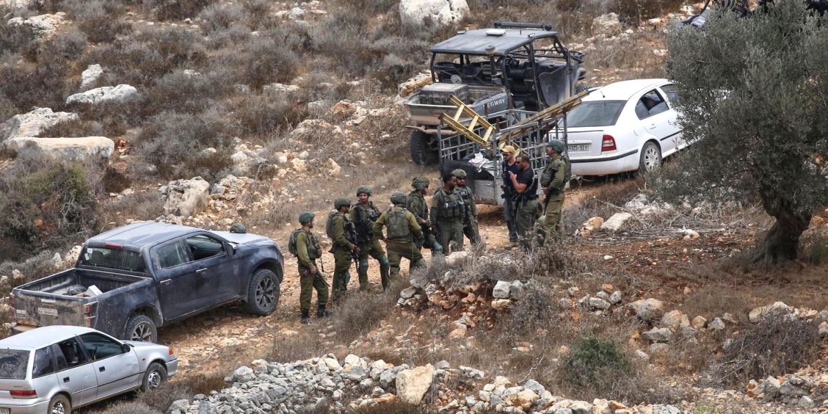 AFP Photographer Beaten by Israeli Settlers While Covering Olive Harvest in Occupied West Bank