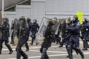Belfort Police Car Incident During Lycée Protests Triggers Investigation