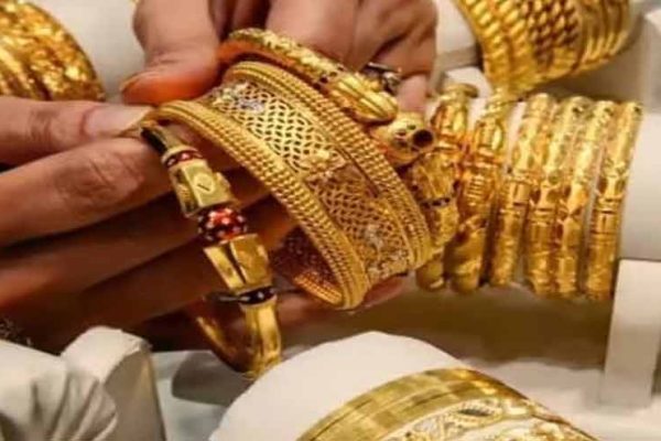 Gold Extends Rally as 24-Karat Rate Jumps Rs1,200 Per Tola in Pakistan