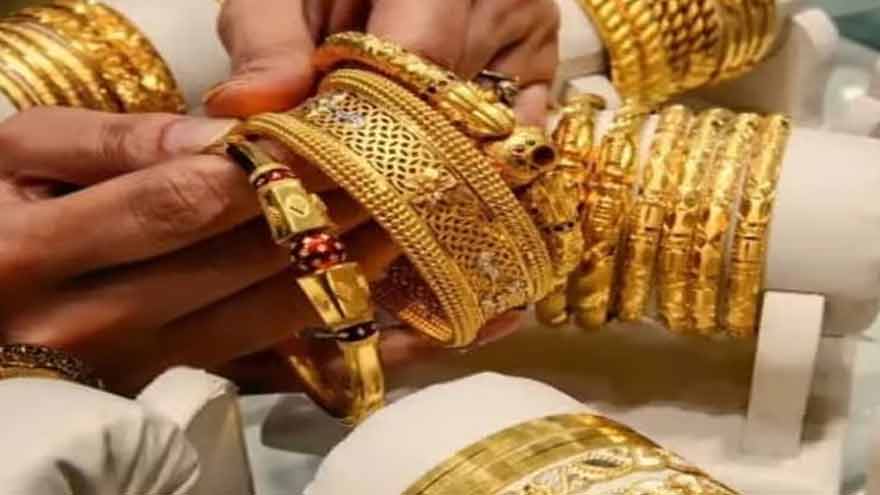 Gold Extends Rally as 24-Karat Rate Jumps Rs1,200 Per Tola in Pakistan