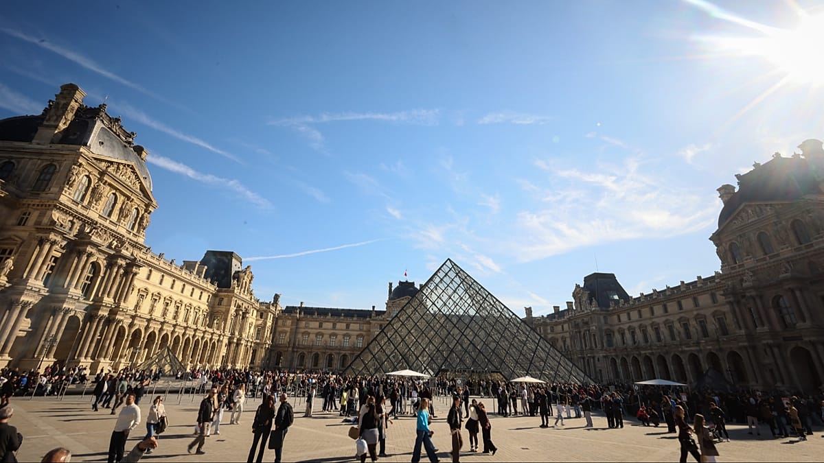 Louvre Could Close to Public Without Urgent Overhaul, Director Warns