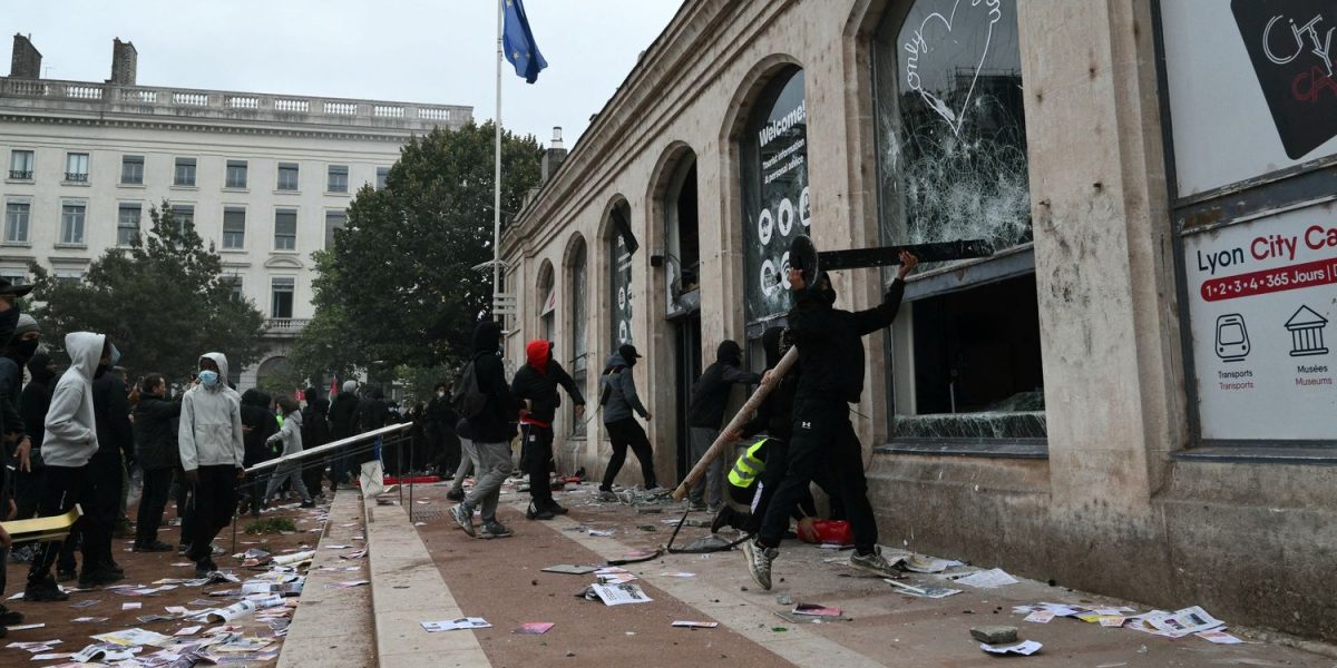 Lyon's Chamber of Commerce Offers a Calmer Path for Riot-Hit Shopkeepers