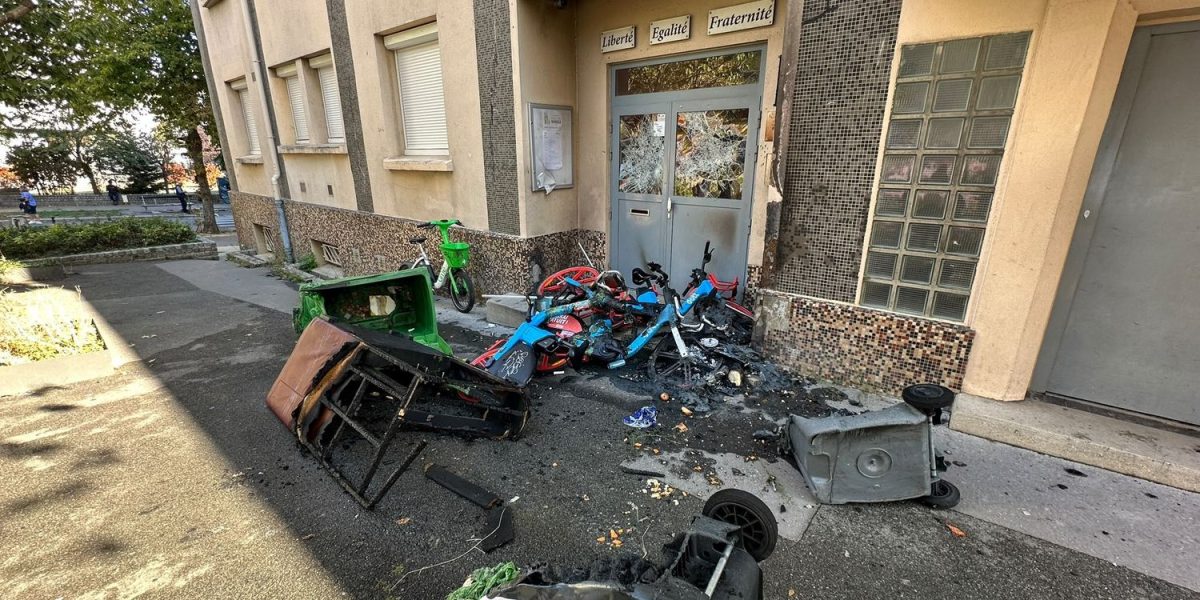 Paris Students Trapped Inside School as Masked Attackers Fire Mortars During Nationwide Lycée Protests