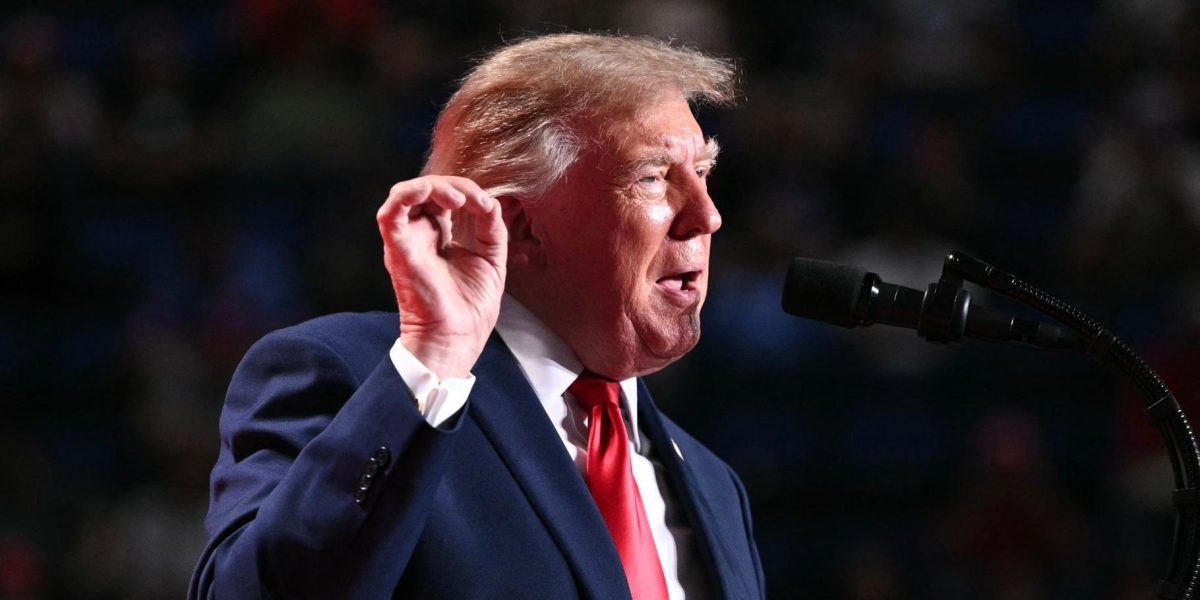 Trump Hails Le Pen as France's Conservative Voice, Stops Short of Endorsement
