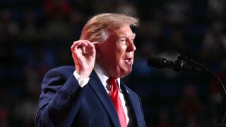 Trump Hails Le Pen as France's Conservative Voice, Stops Short of Endorsement
