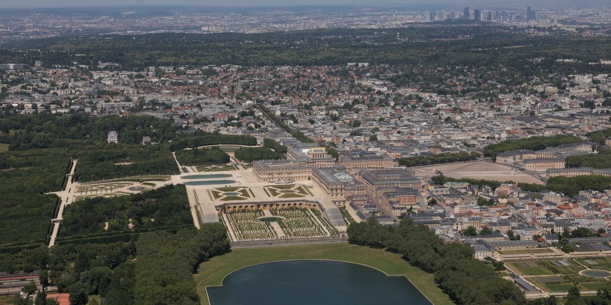 Palace of Versailles Reopens After Major Power Cut Hits 30,000 Homes