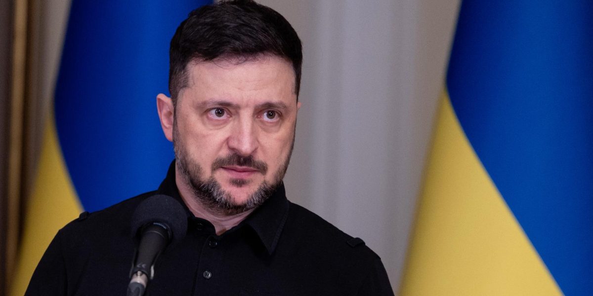 Zelensky Accuses Washington of Deliberately Stalling Weapons Deliveries to Ukraine