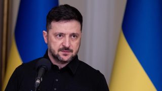 Zelensky Accuses Washington of Deliberately Stalling Weapons Deliveries to Ukraine
